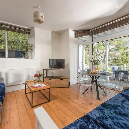Horizon Bay Apartment *